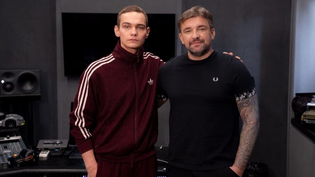 Баста показал фото со Славой Копейкиным, который сыграет его в байопике