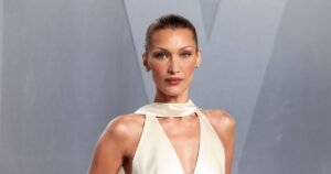 Белла Хадид в кружевном пеньюаре: новая фотосессия Orebella