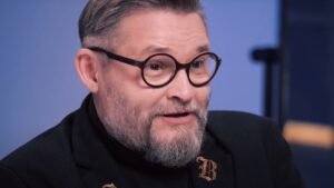 Блогер Синяк обвинил историка моды Васильева в клевете