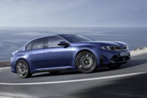 BMW i3: Электроседан нового поколения - Авторевю