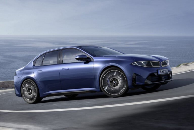 BMW i3: Электроседан нового поколения - Авторевю