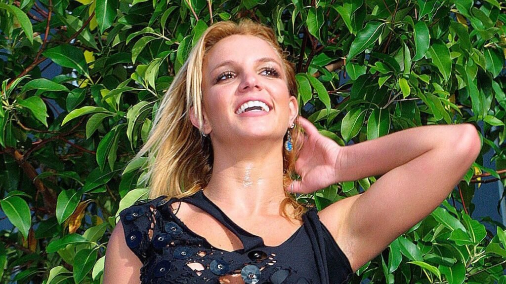 Бритни Спирс опубликовала редкое фото с сыновьями на яхте