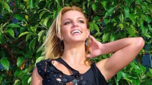 Бритни Спирс опубликовала редкое фото с сыновьями на яхте