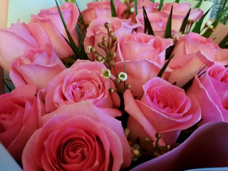 Букет на 8 марта: врач предупредил об опасности некоторых цветов