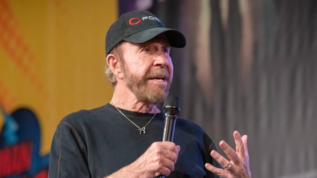 Чак Норрис рассказал о секретах молодости в новом видео