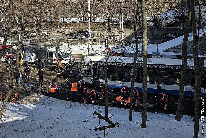 Число пострадавших при столкновении трамваев в Москве возросло до 18