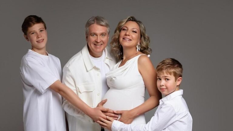 Денис Матросов и его третья жена ждут ребенка