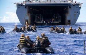 Десантные корабли ВМС США с морпехами приближаются к Аравийскому морю