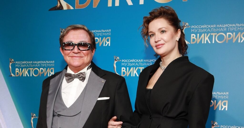 Дмитрий Дибров показал публике свою новую избранницу