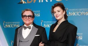 Дмитрий Дибров показал публике свою новую избранницу