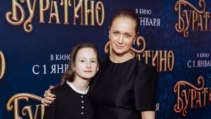 Дочь Исаковой и Мороза запретила матери публиковать ее фото в соцсетях