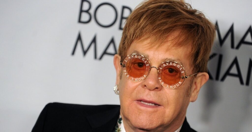 Элтон Джон резко раскритиковал Бруклина Бекхэма и Николу Пельтц