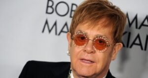 Элтон Джон резко раскритиковал Бруклина Бекхэма и Николу Пельтц