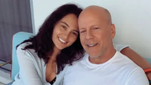 Эмма Хеминг-Уиллис поделилась архивным фото с Брюсом Уиллисом в честь годовщины свадьбы