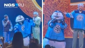 Филипп Киркоров получил именное джерси от ХК «Сибирь»