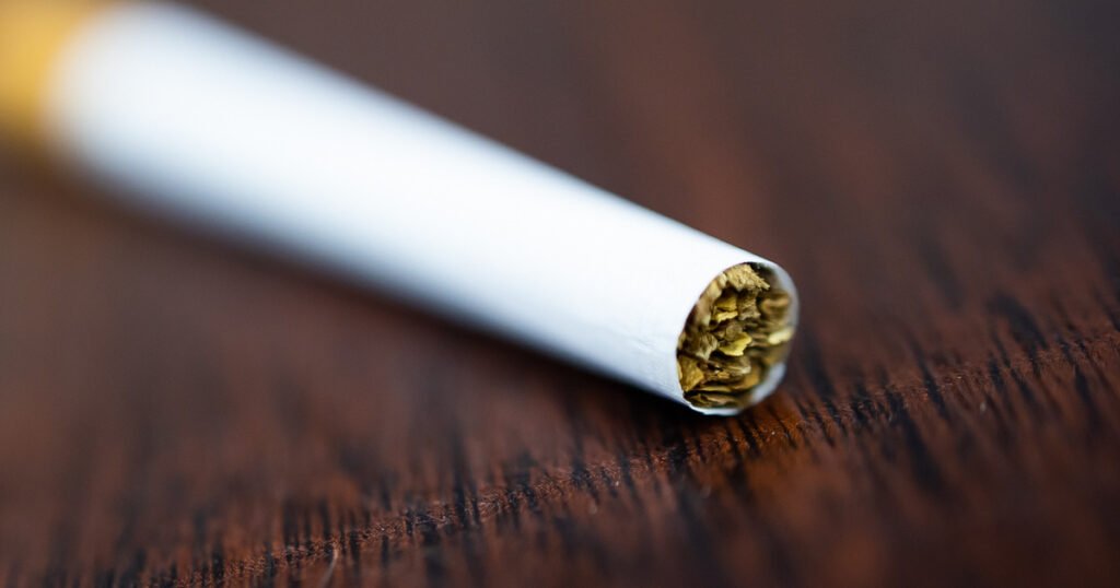 Филипп Киркоров попал в скандал из-за курения в аэропорту Барнаула