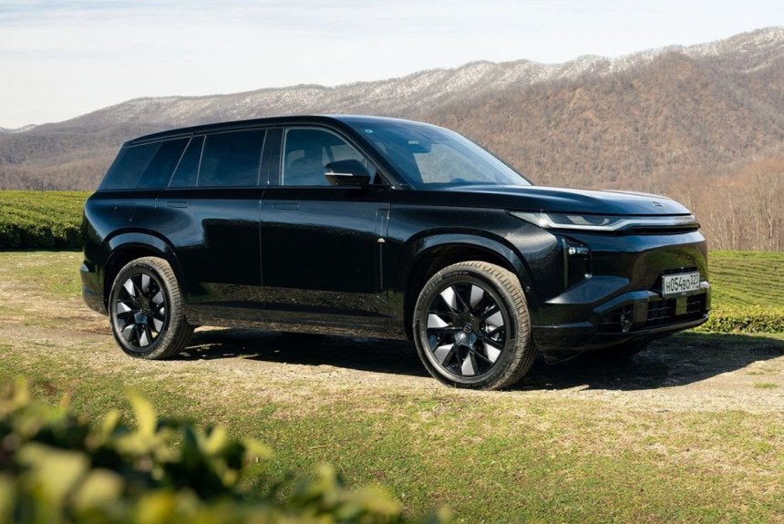 Гибридный кроссовер GAC S7: старт продаж в России и цены