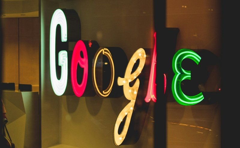 Google перестал кормить сайты: трафик из поиска обрушился