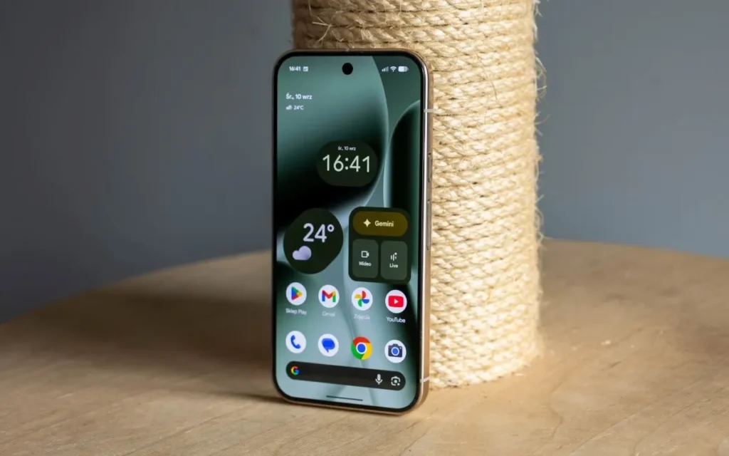 Google Pixel 10 подешевел: стоит ли брать компактный флагман?