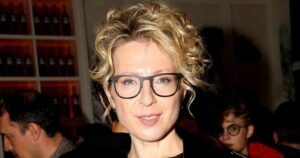 Яна Чурикова травмировала ногу на съемках «Голоса»