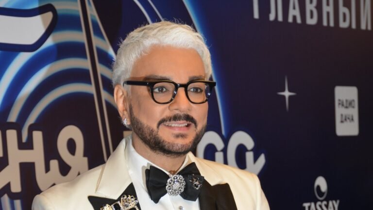 Юрист объяснил, что грозит Киркорову за курение в аэропорту