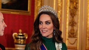 Кейт Миддлтон блистала в изумрудном платье на приеме у короля Карла III