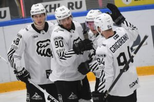 Хоккеисты «Трактора» разгромили «Торпедо» в матче КХЛ
