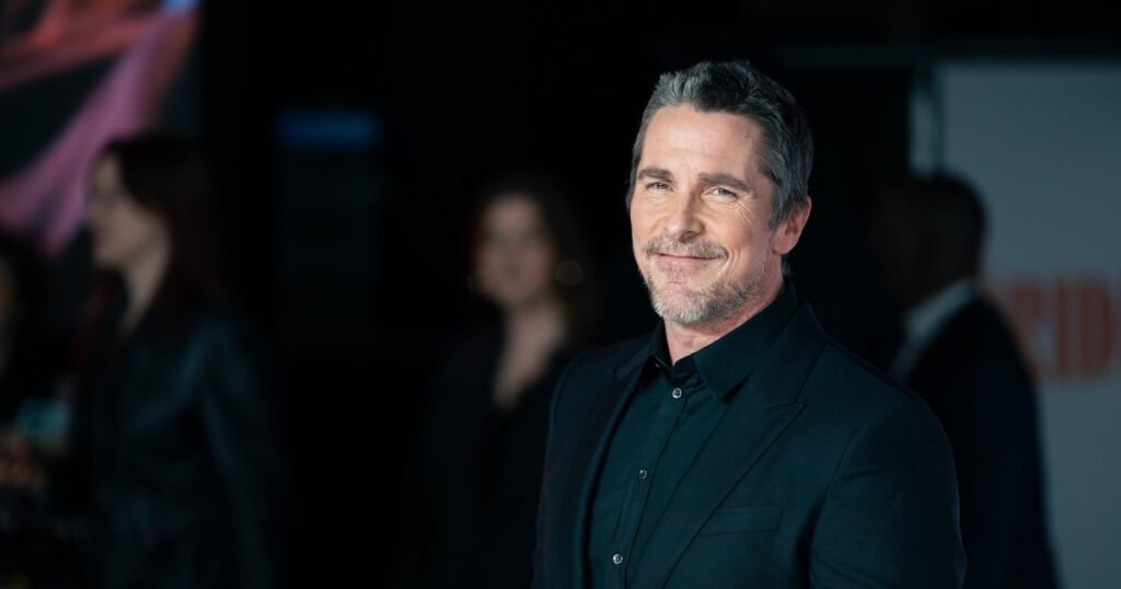 Кристиан Бэйл поразил поклонников своей внешностью на красной дорожке