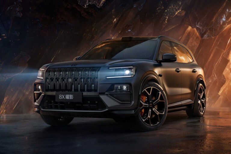 Кроссовер Zeekr 8X: гибридная мощь и премиальный комфорт