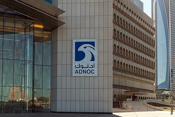 Крупнейший НПЗ в ОАЭ остановлен после атаки дрона