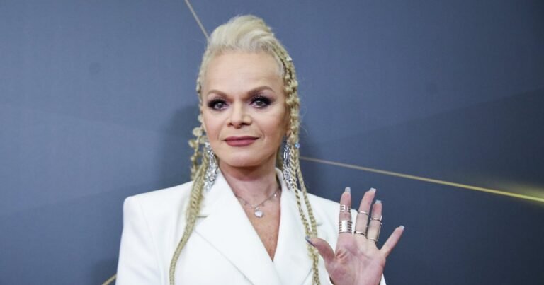 Лариса Долина находит поддержку после потери квартиры