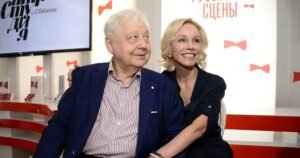 Легендарный Олег Табаков: две семьи, две жены и обида детей