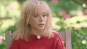 Литвиненко объяснил, почему Пугачева начала ходить с тростью