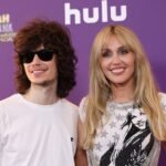 Майли Сайрус в образе Ханны Монтаны: встреча с женихом на ковровой дорожке