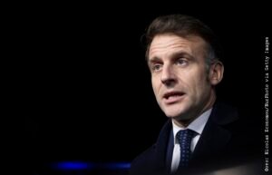 Макрон призвал Иран прекратить атаки на Ближнем Востоке