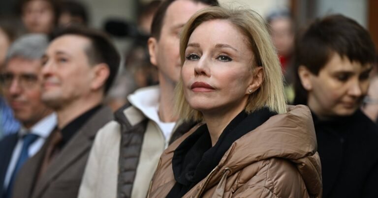 Марина Зудина почтила память Олега Табакова на открытии памятной доски