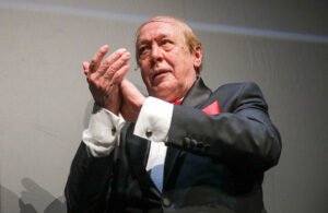 Михаил Ефремов снова на сцене: премьера спектакля 'Без свидетелей'