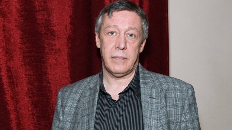 Михаил Ефремов вернулся на сцену после пяти лет: премьера спектакля собрала аншлаг