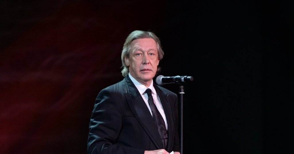 Михаил Ефремов возвращается на сцену: билеты на премьеру спектакля с его участием раскупили