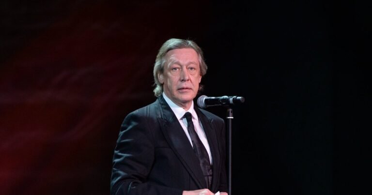 Михаил Ефремов возвращается на сцену: билеты на премьеру спектакля с его участием раскупили