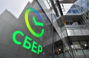 Минцифры отказало Сбербанку в признании нейросети Kandinsky российским ПО