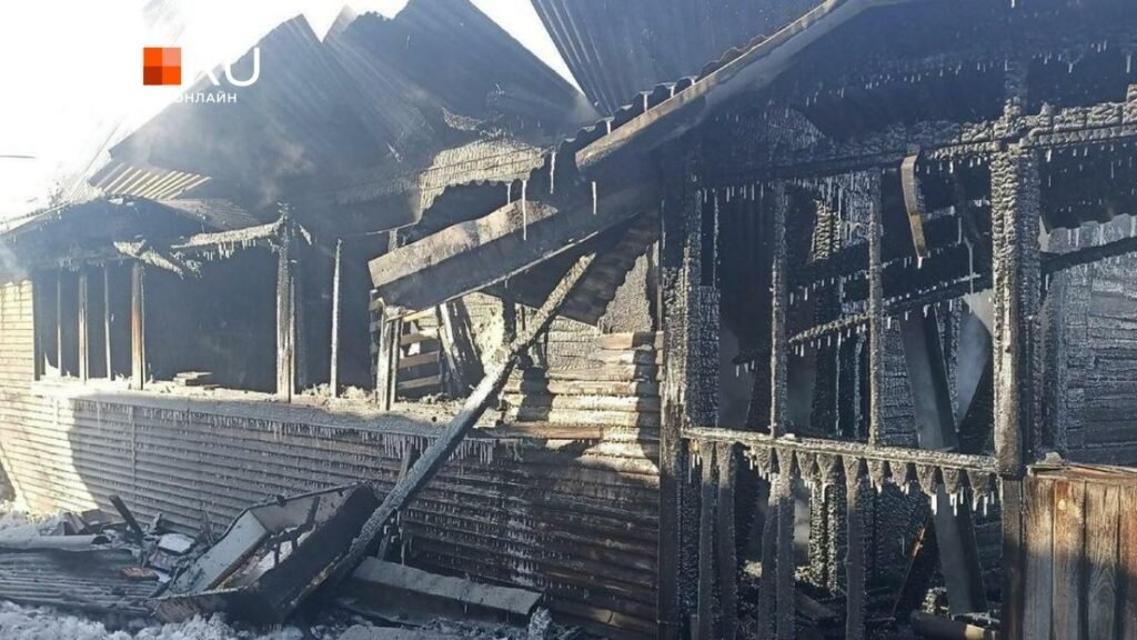 Многодетная семья осталась без дома под Екатеринбургом после пожара