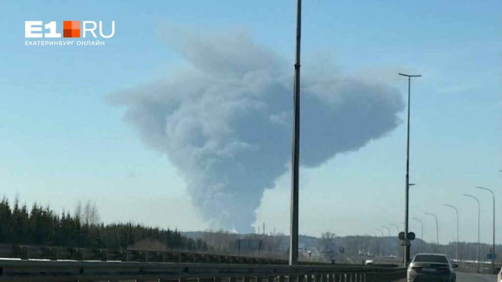 Мощный взрыв на заводе в Нижнекамске: аэропорт закрыт, есть пострадавшие