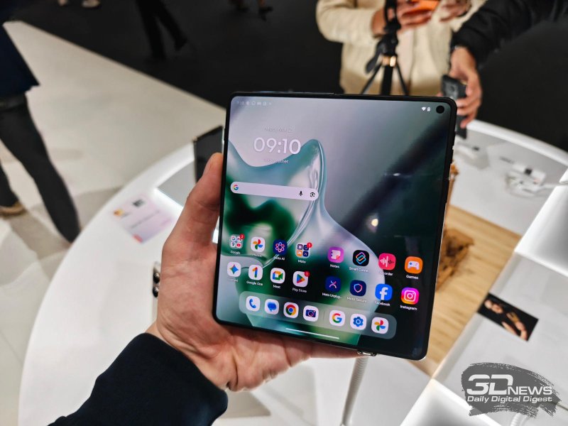 Motorola представила флагманский складной смартфон Razr Fold