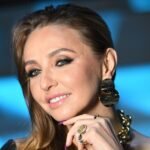 Навка и ее дочь - двойники в одинаковых нарядах