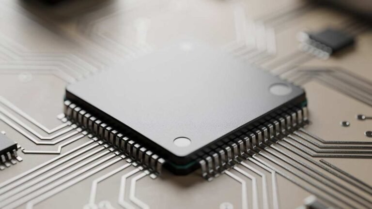 Nvidia возобновила поставки процессоров H200 в Китай