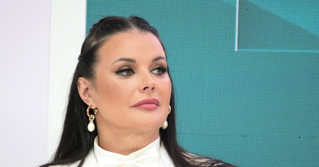 Оксана Федорова удивила поклонников фотосессией на льду Байкала