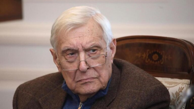 Олег Басилашвили простился с женой Галиной Мшанской в Санкт-Петербурге