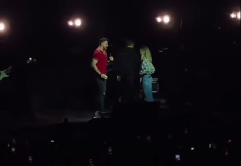 Пара из Воронежа оказалась в неловкой ситуации на концерте Басты