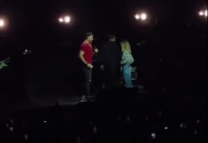 Пара из Воронежа оказалась в неловкой ситуации на концерте Басты
